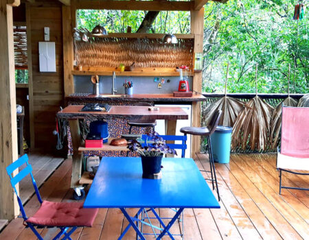 Cabane perchée dans la canopée, location ecolodge, cuisine terrasse vue mer, Deshaies, Guadeloupe